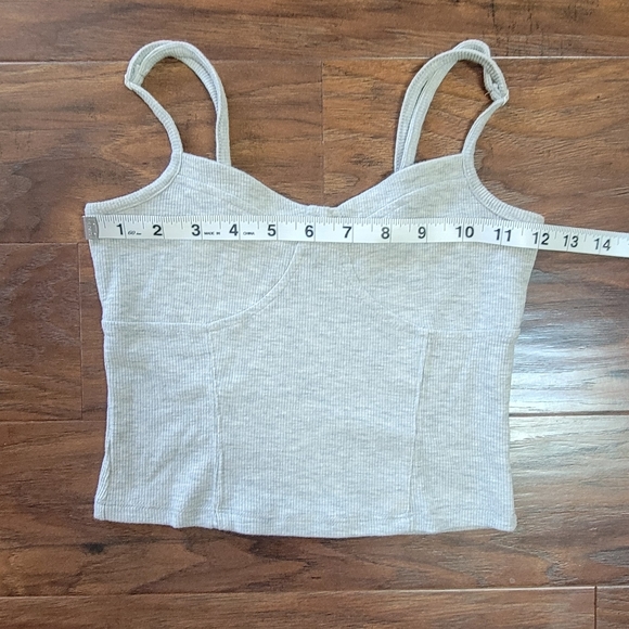 Forever 21 Ribbed Grey Cropped Top Tank Top Size Small - Picture 8 of 8